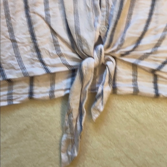 Button down top - Picture 3 of 4